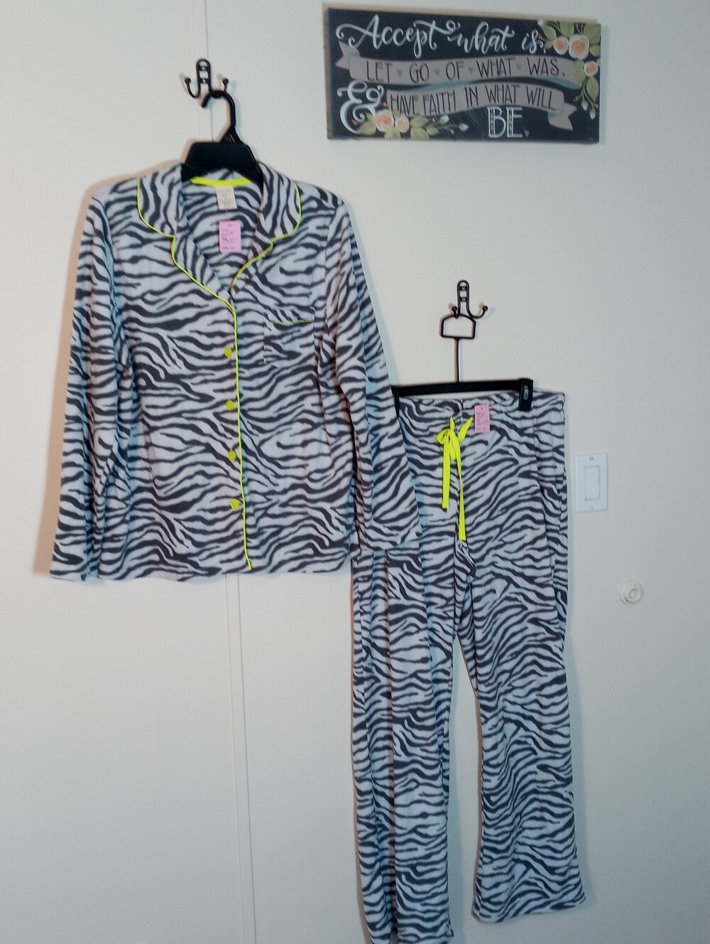 Gorgeous Sonoma Large Tiger Striped Long Sleeve pajama set